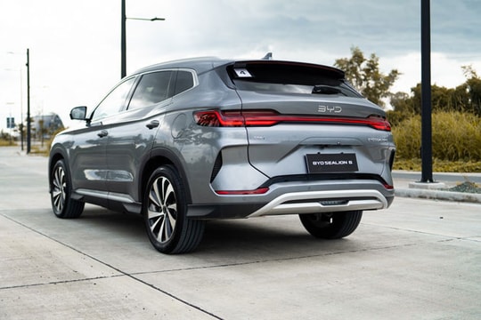 Cú “cài số lùi” đầy rủi ro của ngành công nghiệp ô tô Trung Quốc?