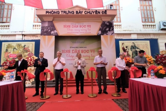 Khai mạc trưng bày chuyên đề “Bình dân học vụ – thắp sáng tương lai”