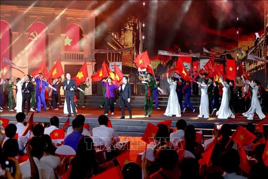 Khơi dậy khát vọng dựng xây Việt Nam hùng cường từ “Thời cơ vàng”