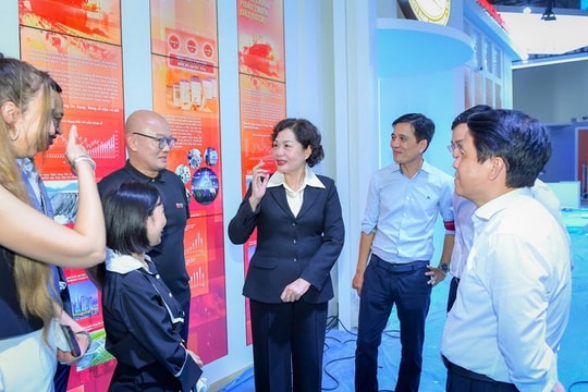 “Ngành Ngân hàng Việt Nam - Tự hào quá khứ, vững vàng hiện tại, kiến tạo tương lai”