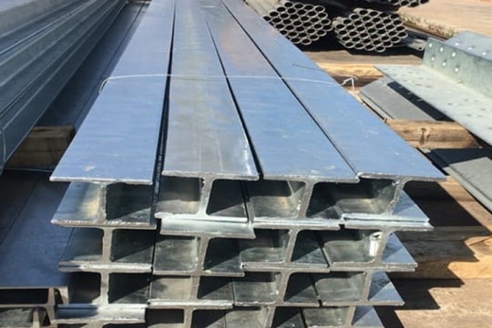 Thép giá rẻ nhập khẩu: Nguy cơ và giải pháp