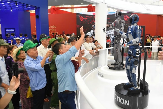 Chiêm ngưỡng các gian hàng ấn tượng của nhiều tập đoàn, doanh nghiệp lớn tại VEC