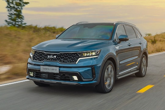 Ô tô hybrid khuyến mãi lớn, giảm giá sâu