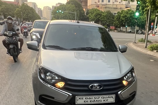 Lada Granta bất ngờ xuất hiện trên đường phố Hà Nội