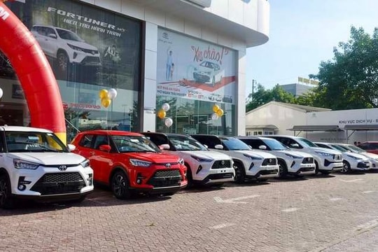 Sau tháng “cô hồn”, giá ô tô tiếp tục giảm sâu