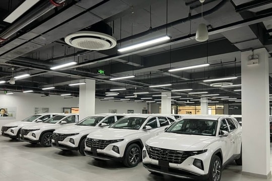 Cung vượt cầu 160.000 ô tô, giá xe giảm sâu chưa từng có