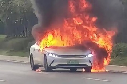 Lo ngại cháy nổ từ xe điện giá rẻ Trung Quốc
