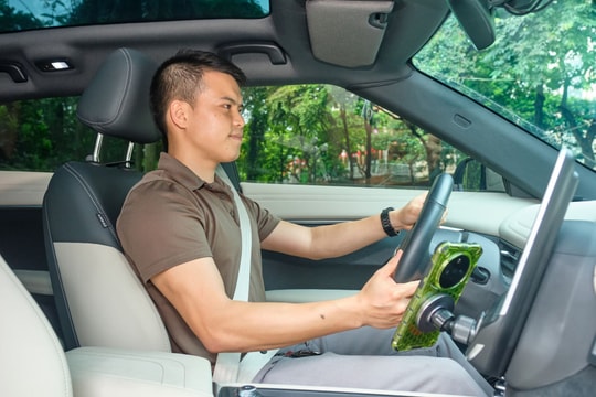 Lên đời VinFast VF 7, khách Việt khẳng định: “Không còn lý do để quay lại xe xăng”