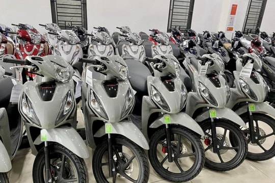Xe máy xăng giảm giá hàng triệu đồng vẫn ế ẩm