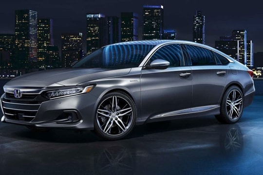 Sedan hạng D hết thời, doanh số thê thảm