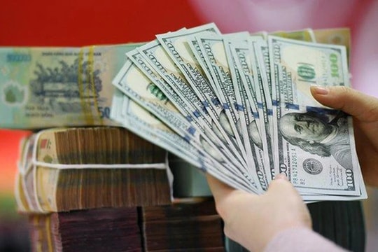 Nâng dự báo tăng trưởng GDP, duy trì lãi suất điều hành đến năm sau