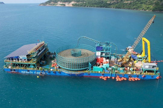 Đóng điện thành công Dự án cấp điện từ điện lưới quốc gia ra Côn Đảo