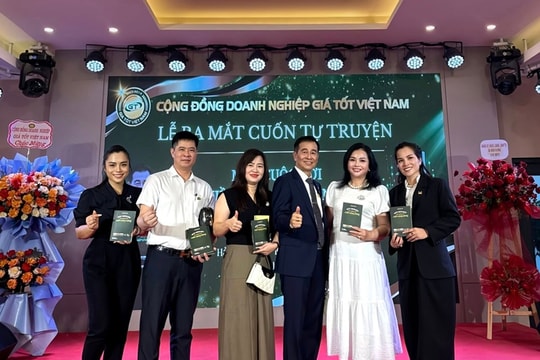 Doanh nhân Nguyễn Trung Tuyến ra mắt tự truyện “Một cuộc đời – Một niềm tin – Một cộng đồng”