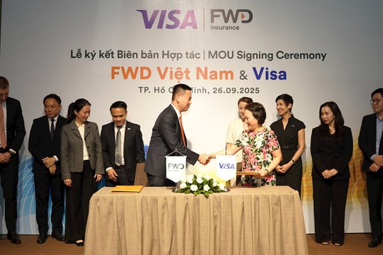 FWD Việt Nam hợp tác cùng Visa đẩy mạnh dịch vụ bảo hiểm không tiền mặt