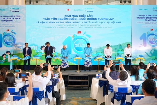 Khai mạc triển lãm tranh “Bảo tồn nguồn nước – Nuôi dưỡng tương lai”