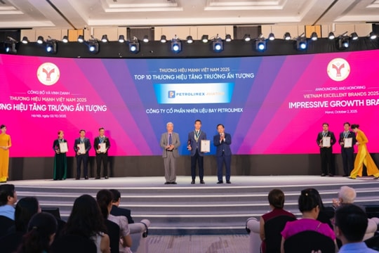 Petrolimex Aviation vinh dự nhận chứng nhận Top 10 Thương hiệu Tăng trưởng ấn tượng năm 2025