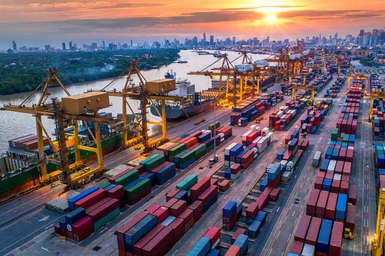 Kinh tế Việt Nam vượt thách thức, tăng trưởng ấn tượng