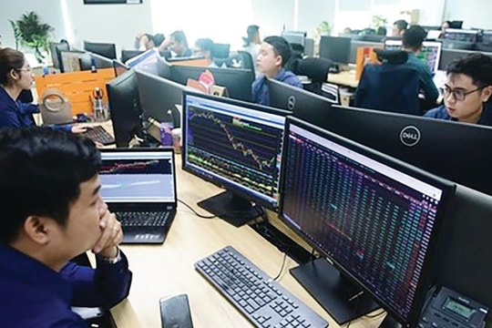 Tâm điểm dồn vào thông tin nâng hạng, rủi ro thị trường chứng khoán ở mức thấp