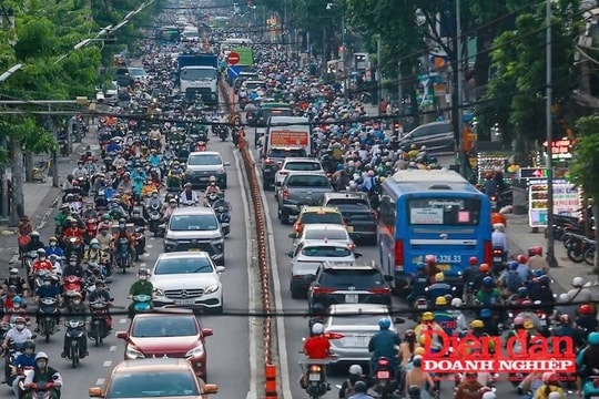 Hỗ trợ chi phí chuyển đổi xe điện: Cần lộ trình dài hơi