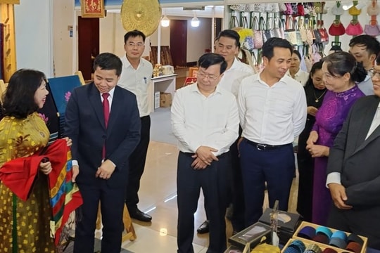 Khai mạc Hội chợ quốc tế Quà tặng hàng thủ công mỹ nghệ Hà Nội 2025