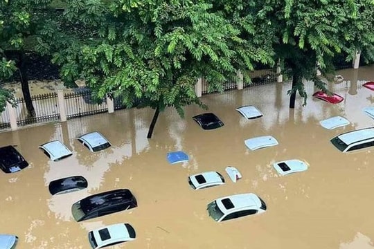Quá nhiều ô tô ngập nước, yêu cầu bảo hiểm phải bồi thường
