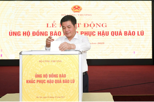 Bộ Công Thương quyên góp gần 1 tỷ đồng ủng hộ đồng bào khắc phục hậu quả bão lũ