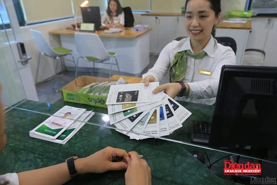 Thanh khoản hệ thống ổn định, lãi suất nhích tăng