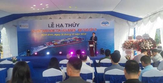 Bước tiến “xanh” trong ngành vận tải container ven biển Việt Nam