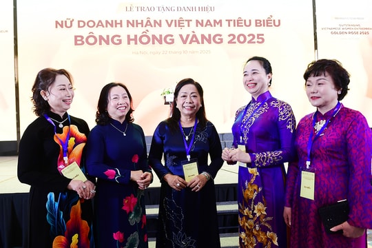 [TRỰC TIẾP] Lễ trao tặng Danh hiệu “Nữ Doanh nhân Việt Nam tiêu biểu – Bông Hồng Vàng”
