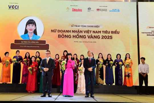 Chủ tịch HĐTV Công ty Yến sào Khánh Hòa nhận danh hiệu “Nữ doanh nhân Việt Nam tiêu biểu - Bông hồng vàng 2025”