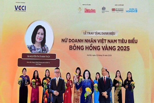 Giám đốc hãng Taxi Long Biên nhận danh hiệu nữ Doanh nhân Việt Nam tiêu biểu - Bông Hồng Vàng năm 2025