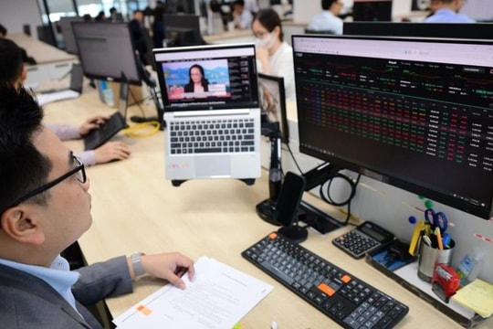 Quỹ mở cổ phiếu có hiệu suất thấp hơn VN-Index: Hiểu sao cho đúng?