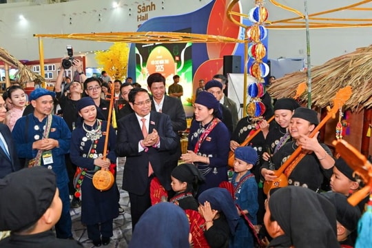 Thủ tướng Phạm Minh Chính: Hội chợ Mùa Thu phải thể hiện bản sắc Việt Nam hội nhập và sáng tạo