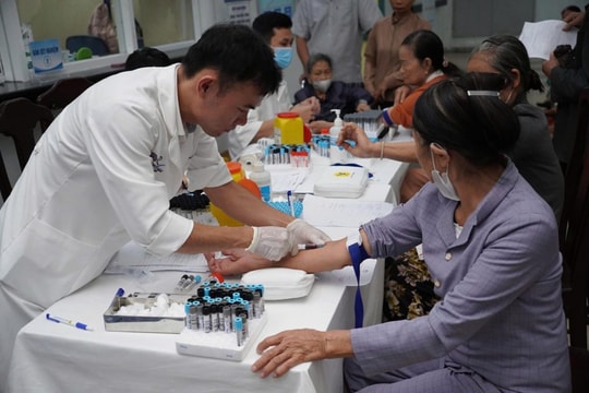 Chương trình CAREME khám bệnh miễn phí cho hơn 1000 người dân Huế