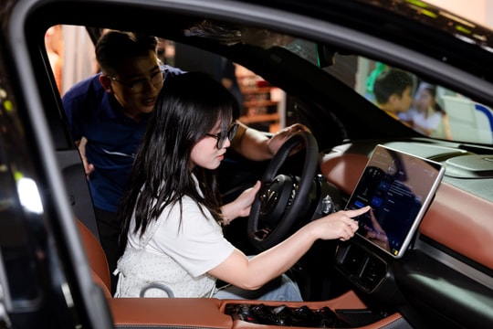 Bộ ba VinFast VF 7, VF 8, VF 9 hút khách tại ngày hội trải nghiệm xe điện