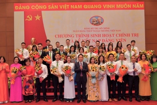 Đảng dẫn dắt – Tín dụng đồng hành – Vietcombank vững bước tiên phong