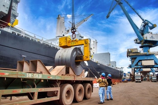 Từ thép giá rẻ Trung Quốc đến lời cảnh báo cho thị trường Việt Nam