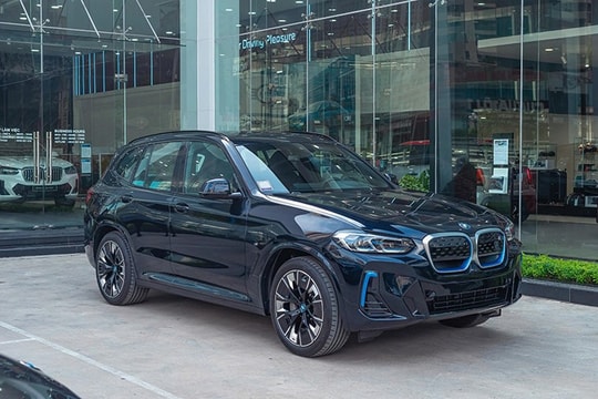Xe sang BMW giảm giá tiền tỷ “xả hàng” cuối năm