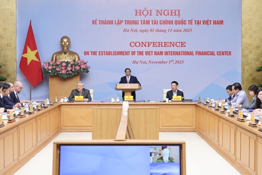 Thủ tướng chủ trì hội nghị về thành lập Trung tâm tài chính quốc tế