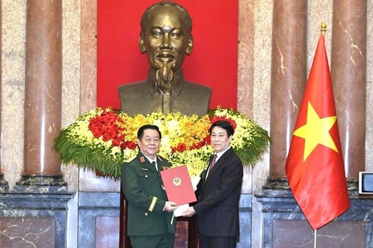 Chủ tịch nước trao quyết định thăng quân hàm 1 Đại tướng, 2 Thượng tướng, bổ nhiệm Chủ nhiệm Tổng cục Chính trị