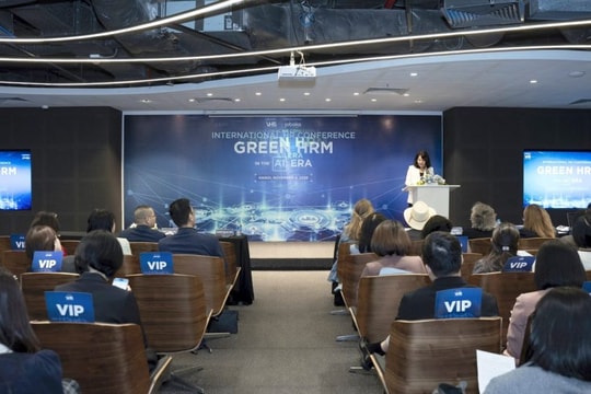 Tương lai của thị trường lao động không chỉ “ứng dụng AI” mà là “đồng hành cùng AI”