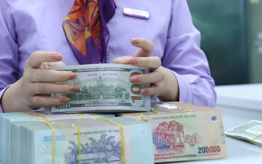 Chi đầu tư phát triển tăng cao, lãi suất tiếp tục hỗ trợ tăng trưởng