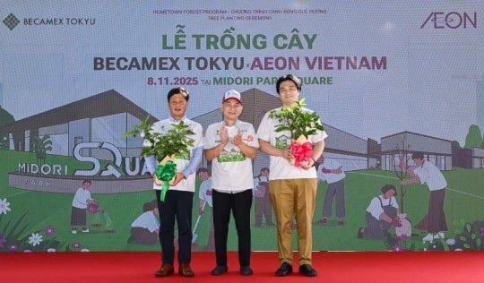 Ngày hội trồng cây “Cánh rừng quê hương” tại Midori Park Square