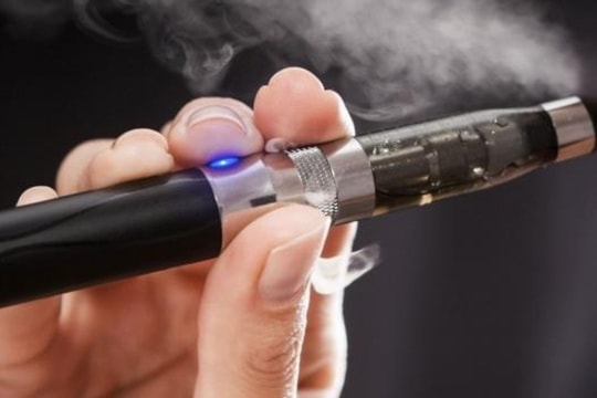 Cần đưa thuốc lá điện tử, thuốc lá nung nóng vào danh mục cấm trong Luật Đầu tư (sửa đổi)
