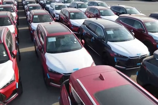 Cung vượt xa cầu, ô tô tiếp tục đại hạ giá