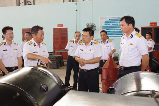 Cán bộ, chiến sĩ Hải quân xung kích làm chủ khoa học công nghệ