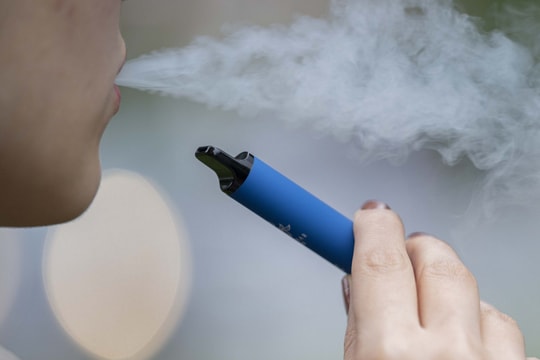 Thuốc lá điện tử không phải là sản phẩm ít hại hơn thuốc lá điếu thông thường