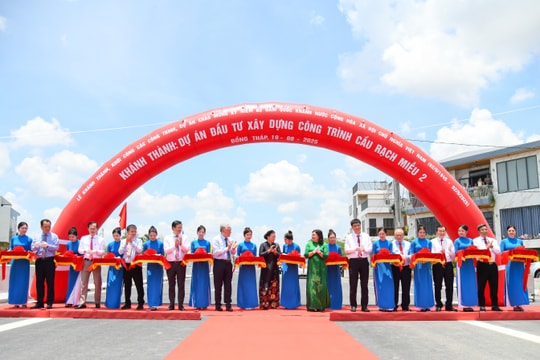 Doanh nghiệp tư nhân tiên phong xây những cây cầu biểu tượng