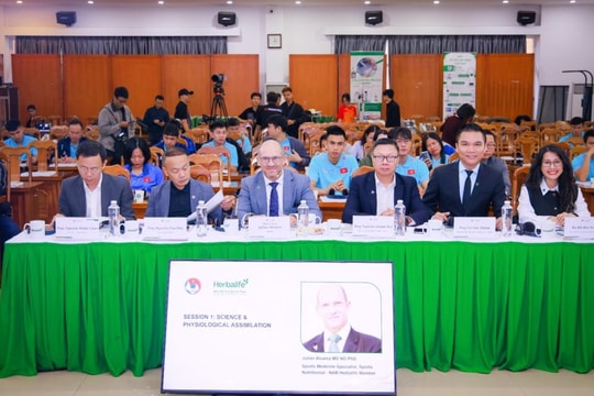 Harbalife Việt Nam đào tạo dinh dưỡng thể thao cho huấn luyên viên và cầu thủ bóng đá