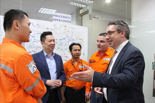 Quốc vụ khanh Nghị viện Đức thăm mỏ Núi Pháo